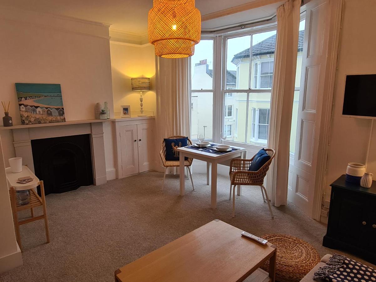 Centrally Located, Comfortable Apartment Near Station, Beach And North Laines Brighton Exterior photo
